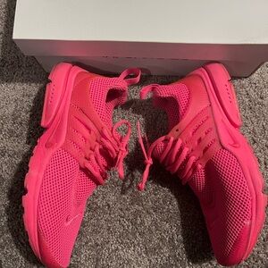 Nike Women's Bright Pink Sneakers